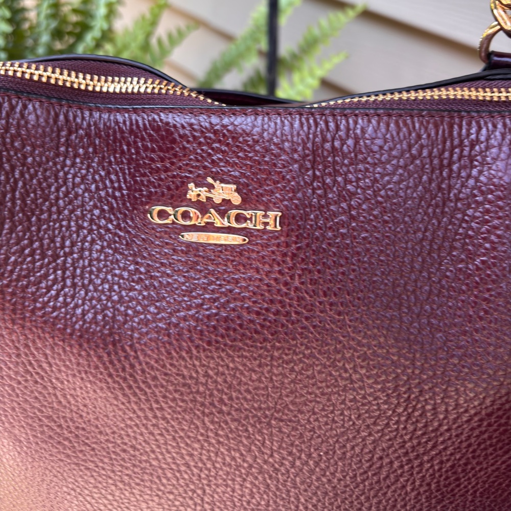 COACH Burgundy Ava Chain Tote with Gold Hardware EUC - Picture 3 of 15